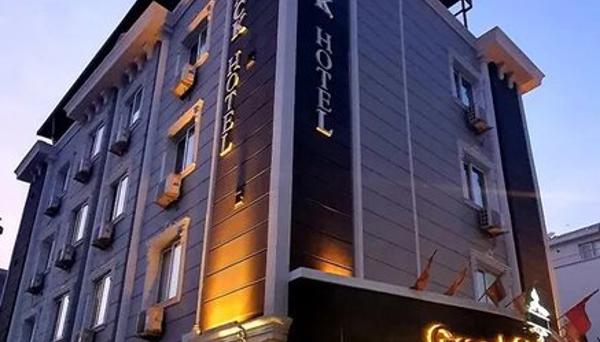 Grand Black Hotel