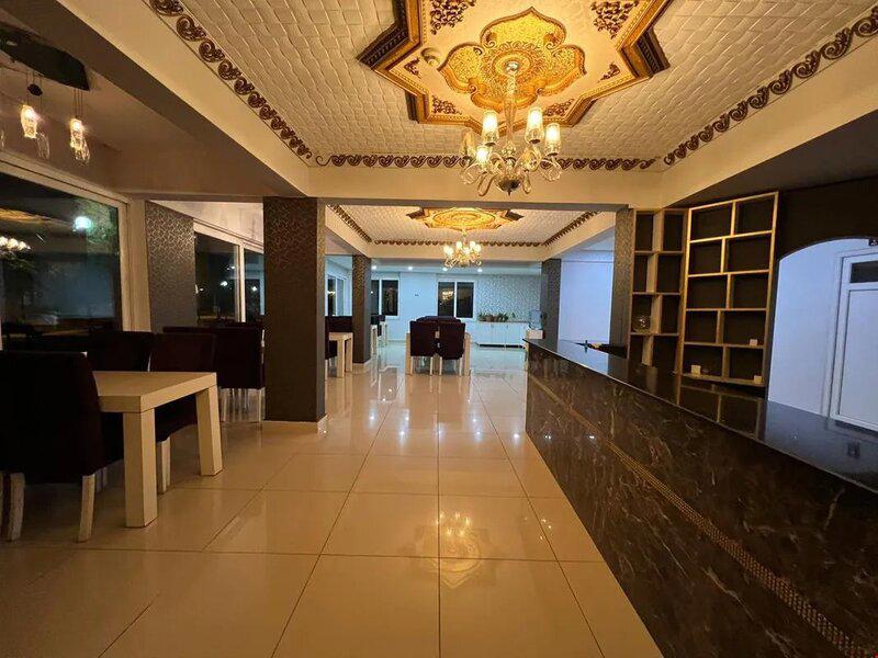 Grand Black Hotel