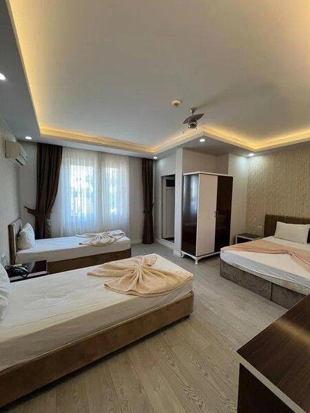 Grand Black Hotel