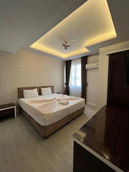 Grand Black Hotel