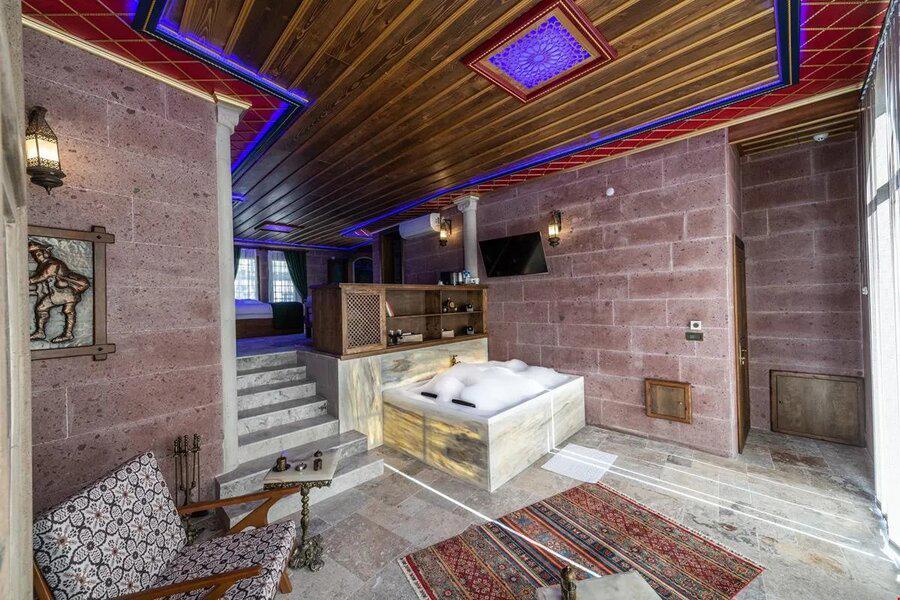 Foremanson Cave Hotel