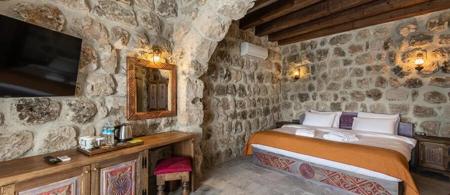 Foremanson Cave Hotel