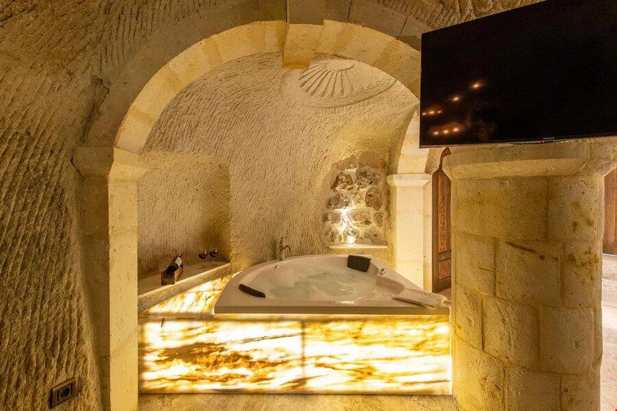Foremanson Cave Hotel