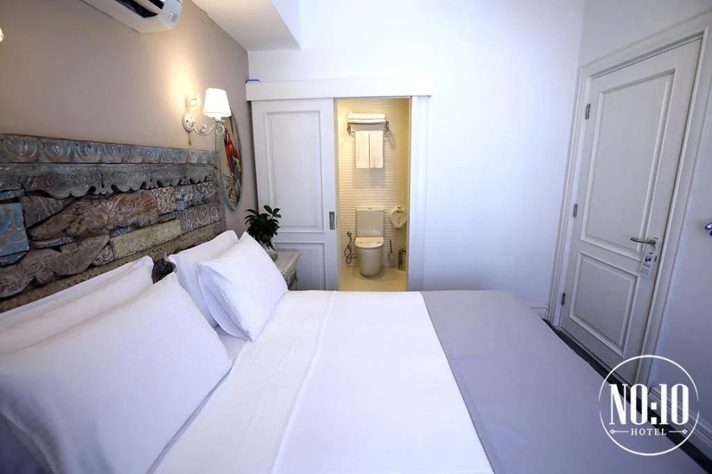 No 10 Hotel