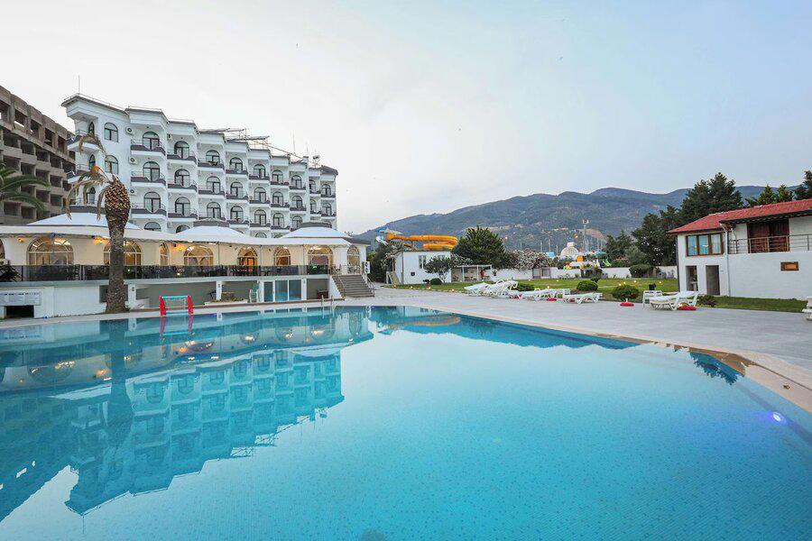 Kaju Beach Hotel