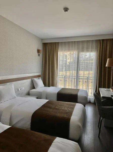 Kanyonvadi Hotel