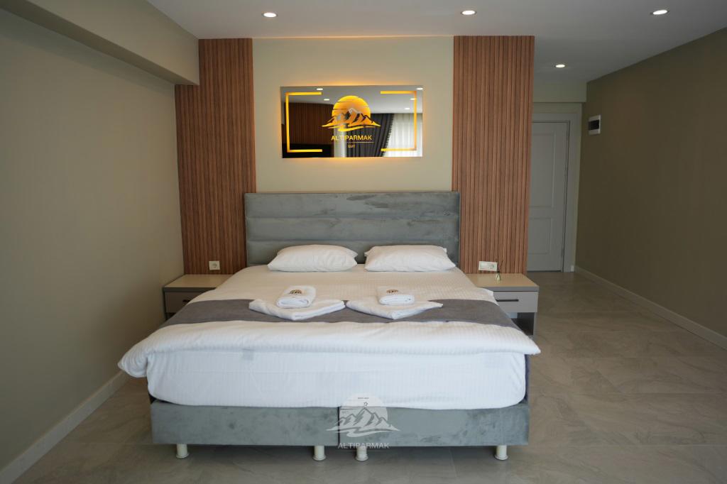 Ayder Altıparmak Suit