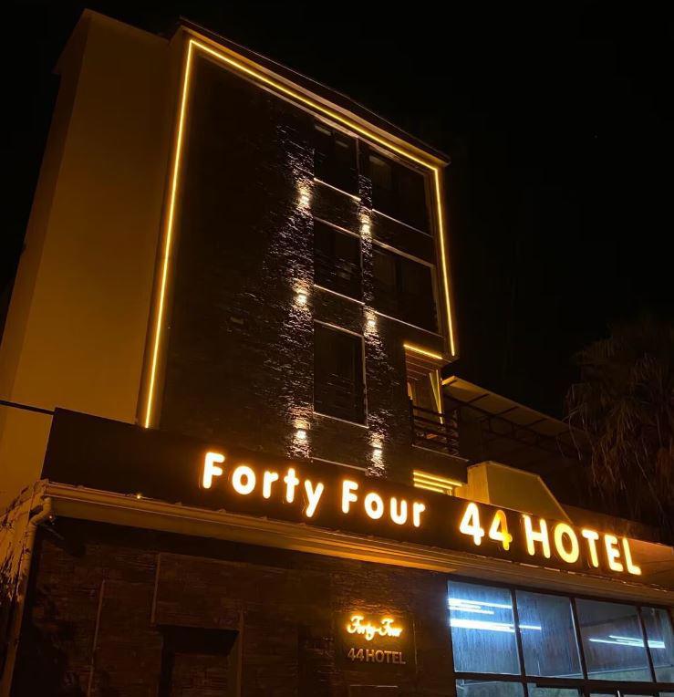 44 Hotel