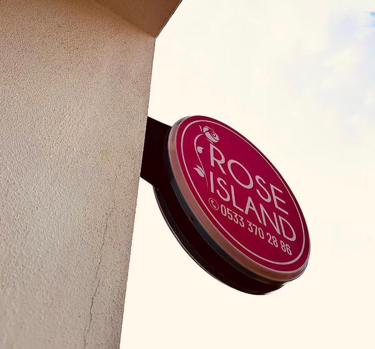 Rose Island Hotel