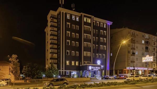 Real House Hotel