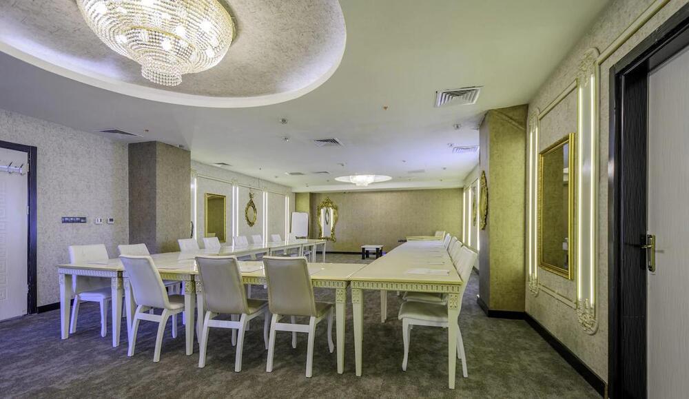 Real House Hotel