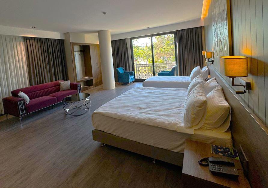 Ezkar Bathonea Art Istanbul Hotel