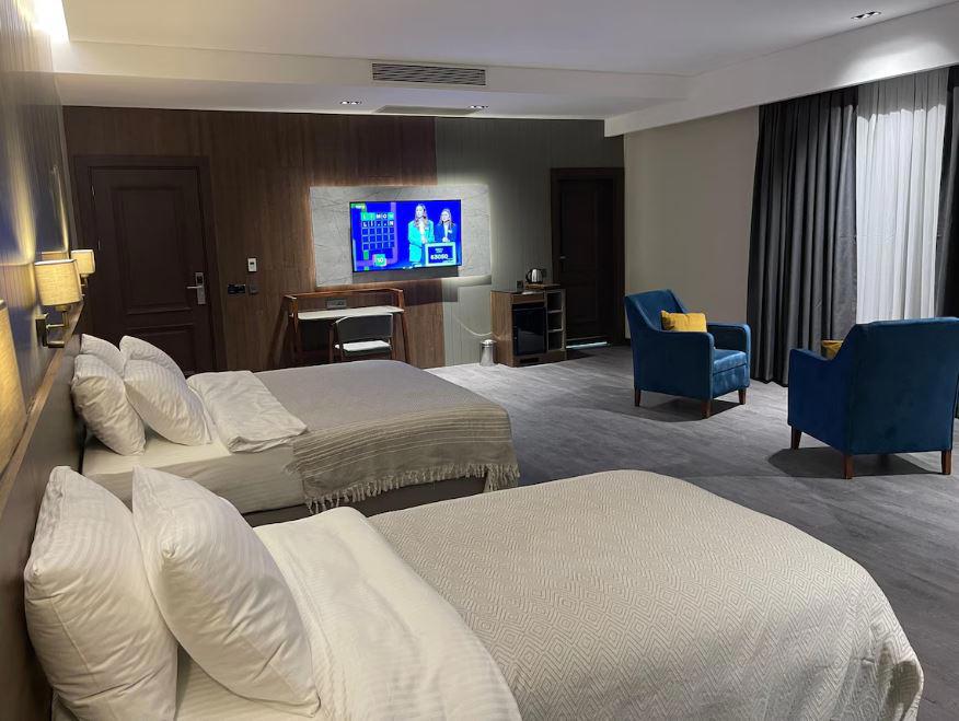 Ezkar Bathonea Art Istanbul Hotel