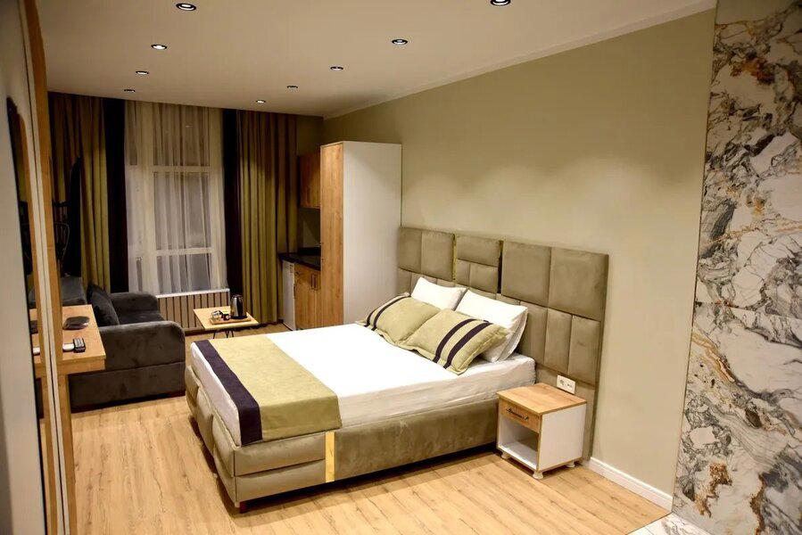 Edwin Plus Hotel