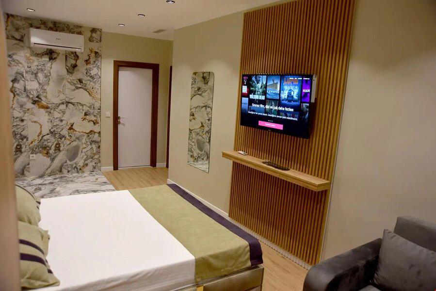 Edwin Plus Hotel