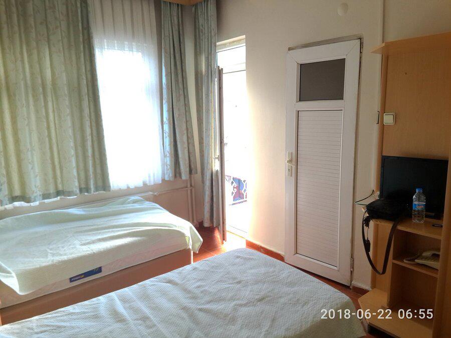 Has Hostel