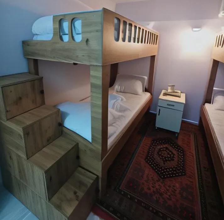 Armis Hostel