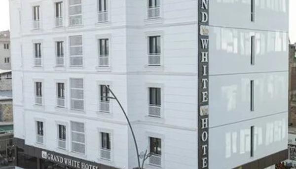 Grand White Hotel
