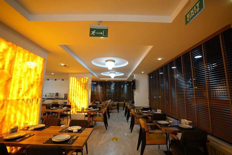 Grand White Hotel
