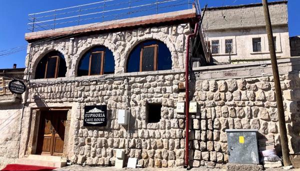 Euphoria Cave House
