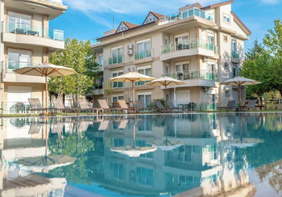 Belek Deluxe Suit