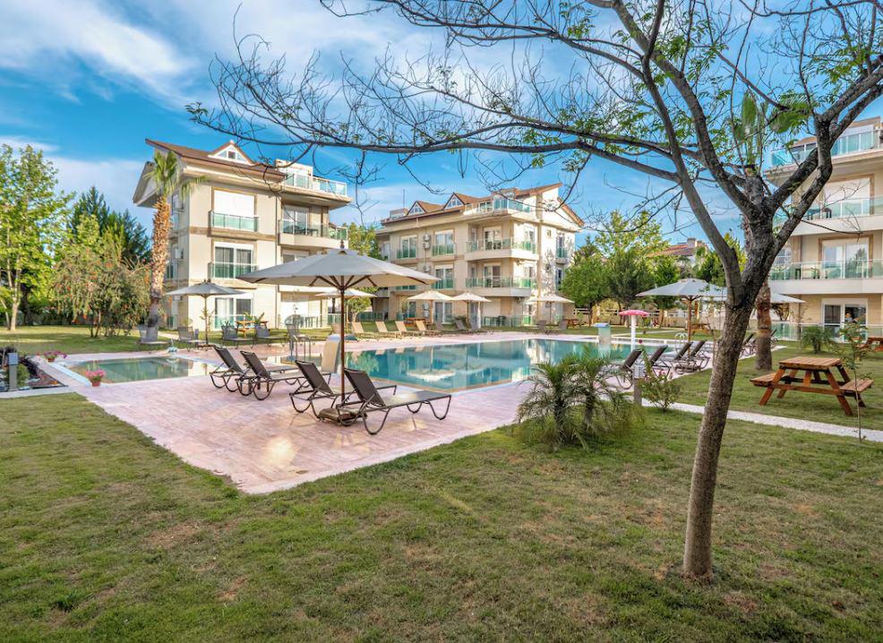 Belek Deluxe Suit