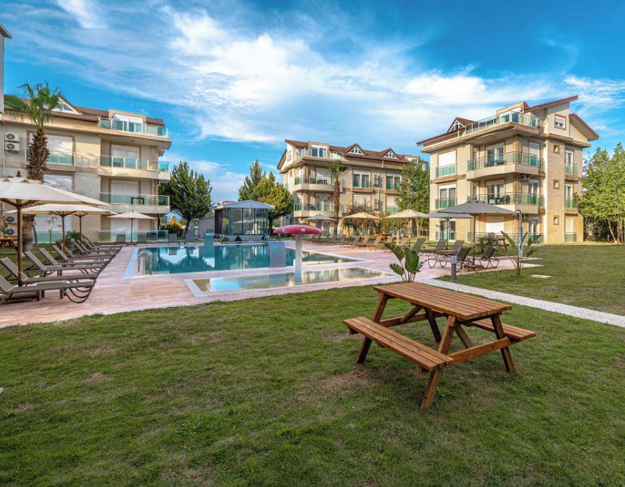 Belek Deluxe Suit