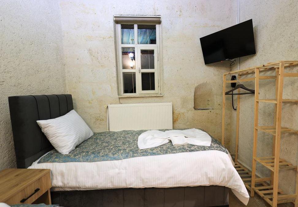 Pacha Cave House