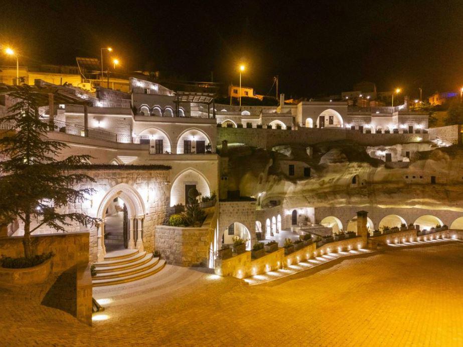 Signature Cave Premium Suites