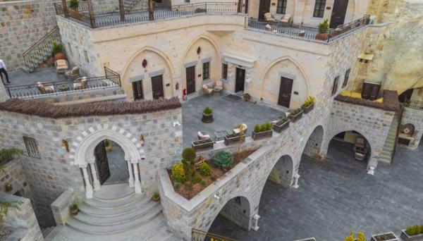 Signature Cave Premium Suites