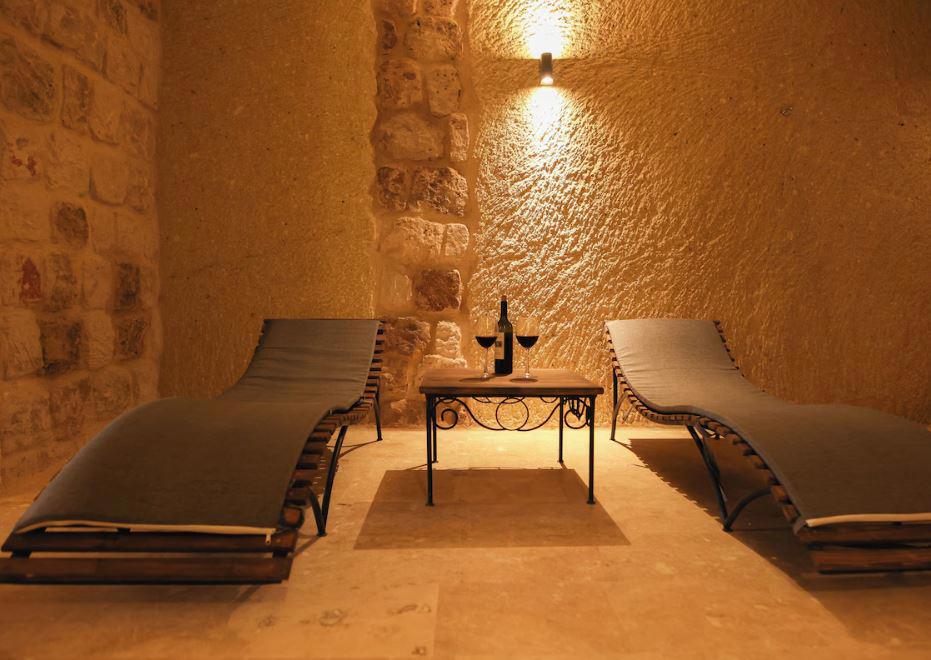 Vita Cave Suites