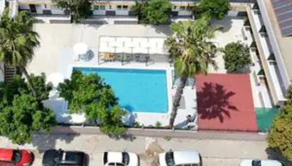 Hill Side Apart House