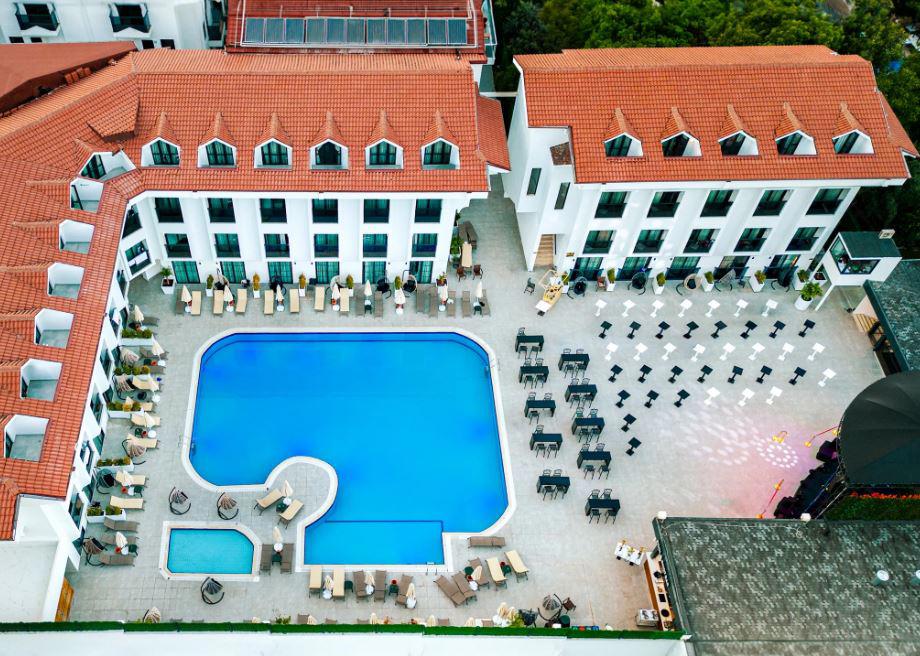 The Saint Star Kemer - Adult Only (+16)