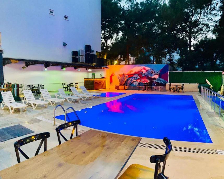 Grand Lavin Hotel