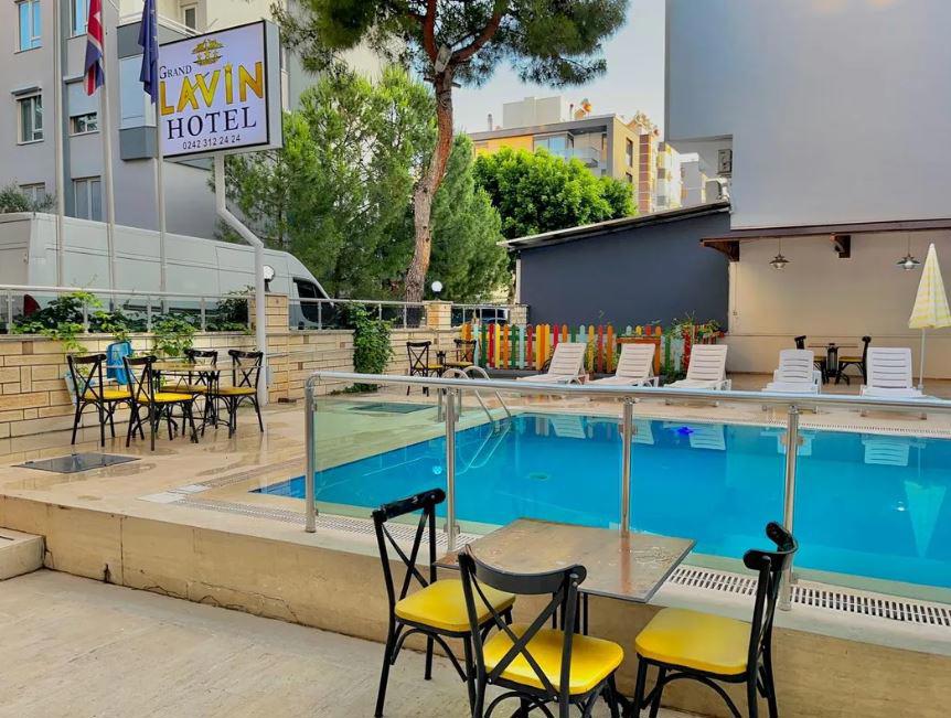 Grand Lavin Hotel