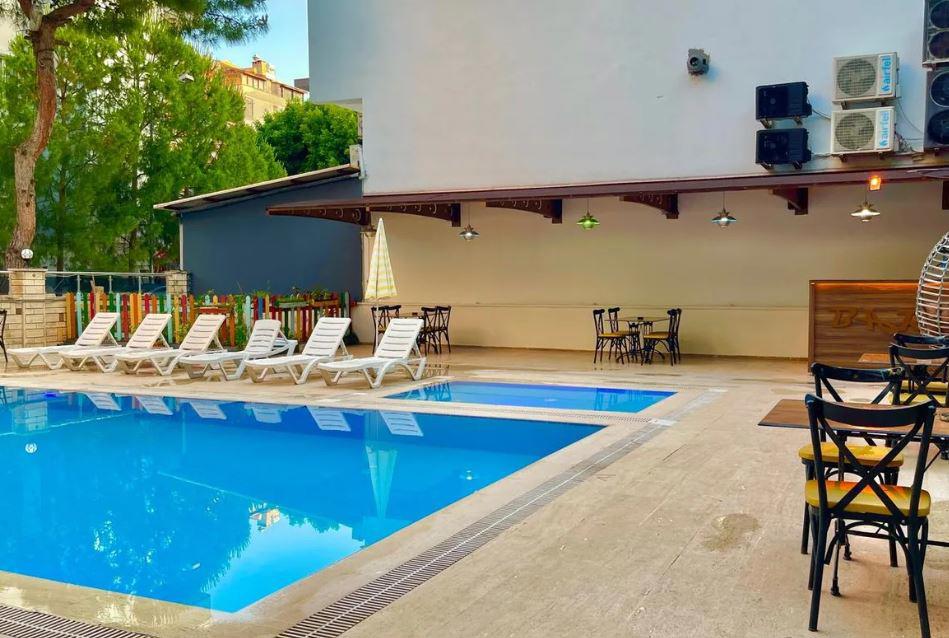 Grand Lavin Hotel