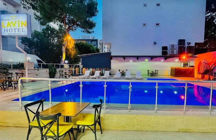 Grand Lavin Hotel
