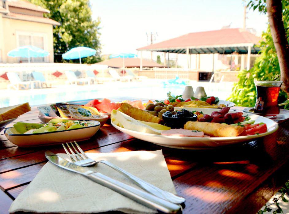 Cennet Hotel