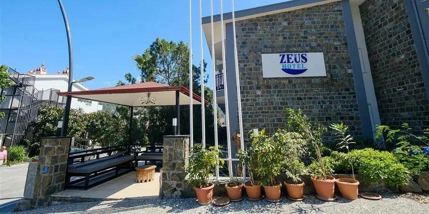 Zeus Turunç Otel
