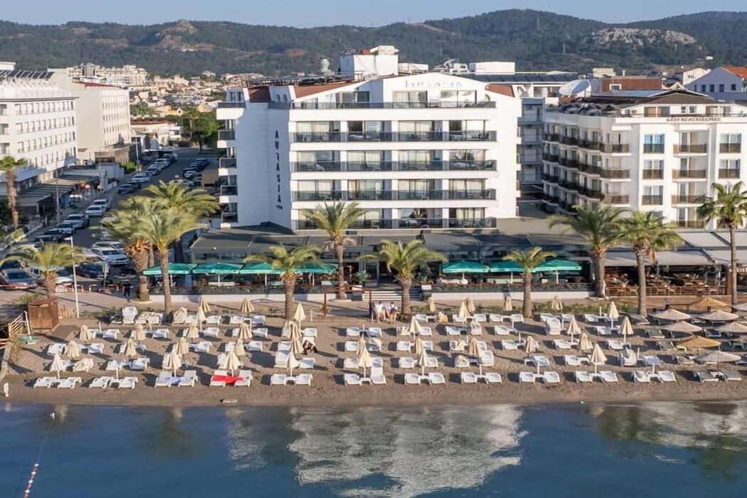 Aurasia Beach Hotel