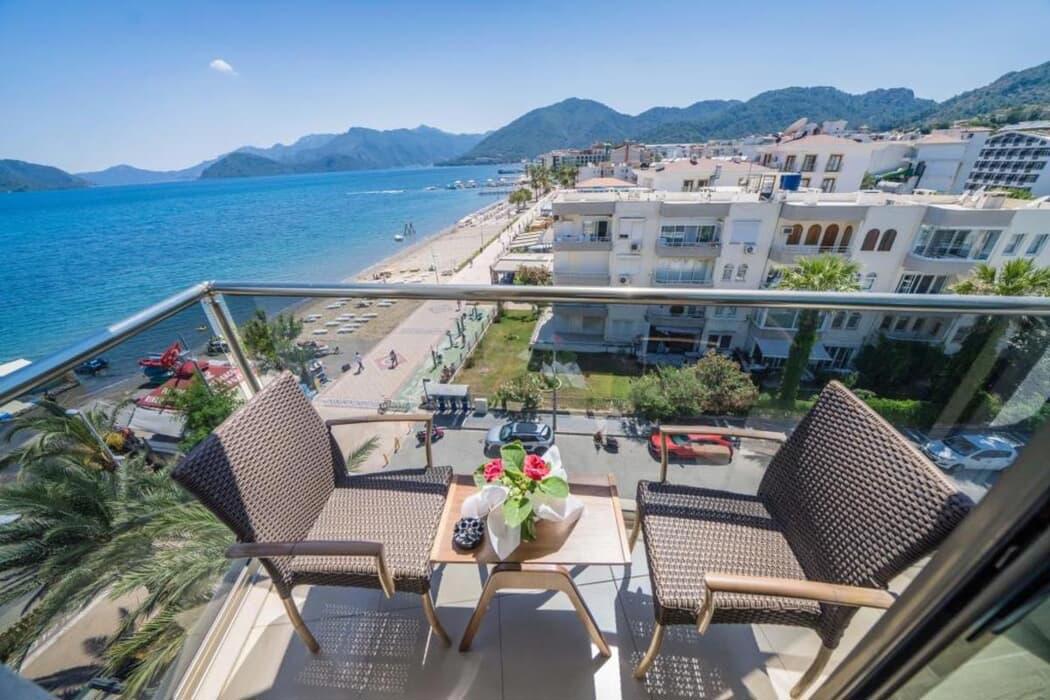 Aurasia Beach Hotel