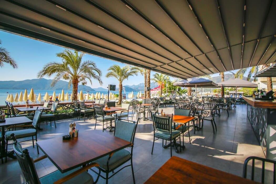 Aurasia Beach Hotel