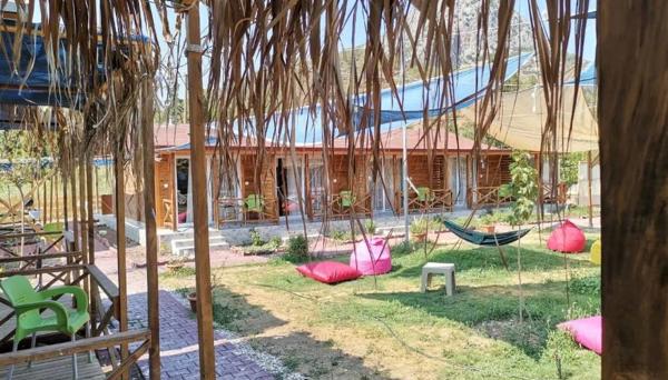 Zeyos Lodge
