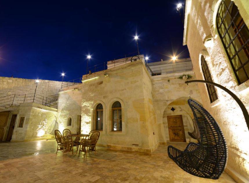 Crassula Cave Hotel