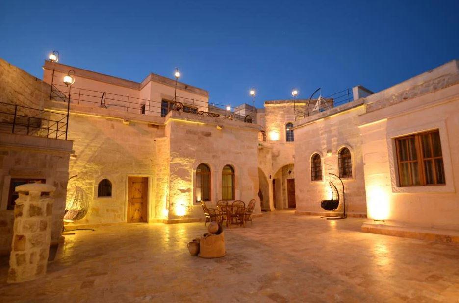 Crassula Cave Hotel