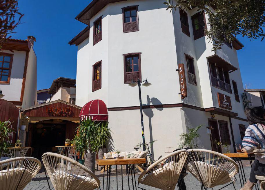 Boho Oldtown Apart Hotel