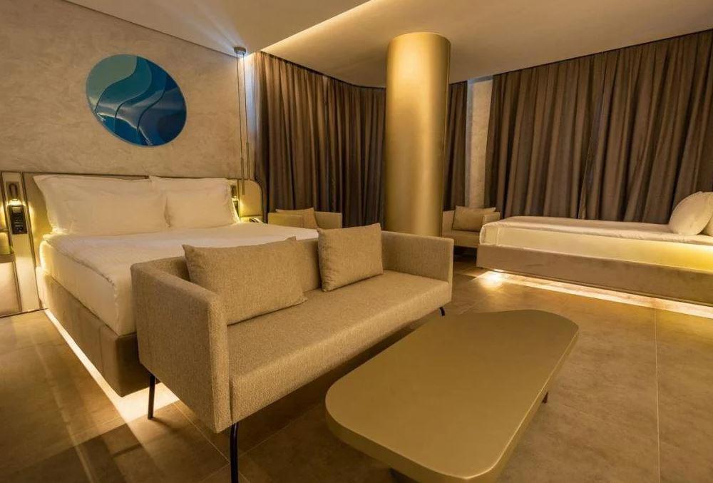 Four Hills Hotel