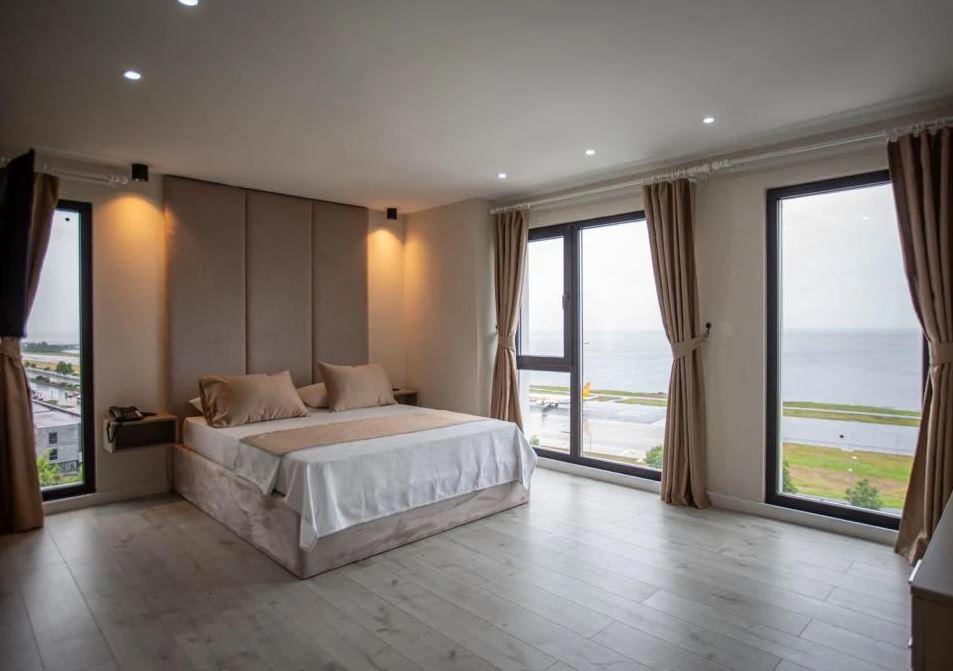 The Deck Otel