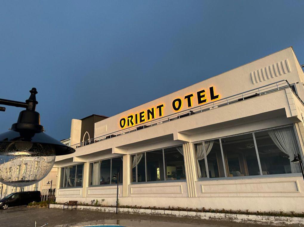 Van Orient Hotel
