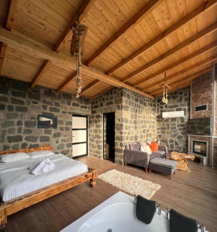 Madağ Bungalov